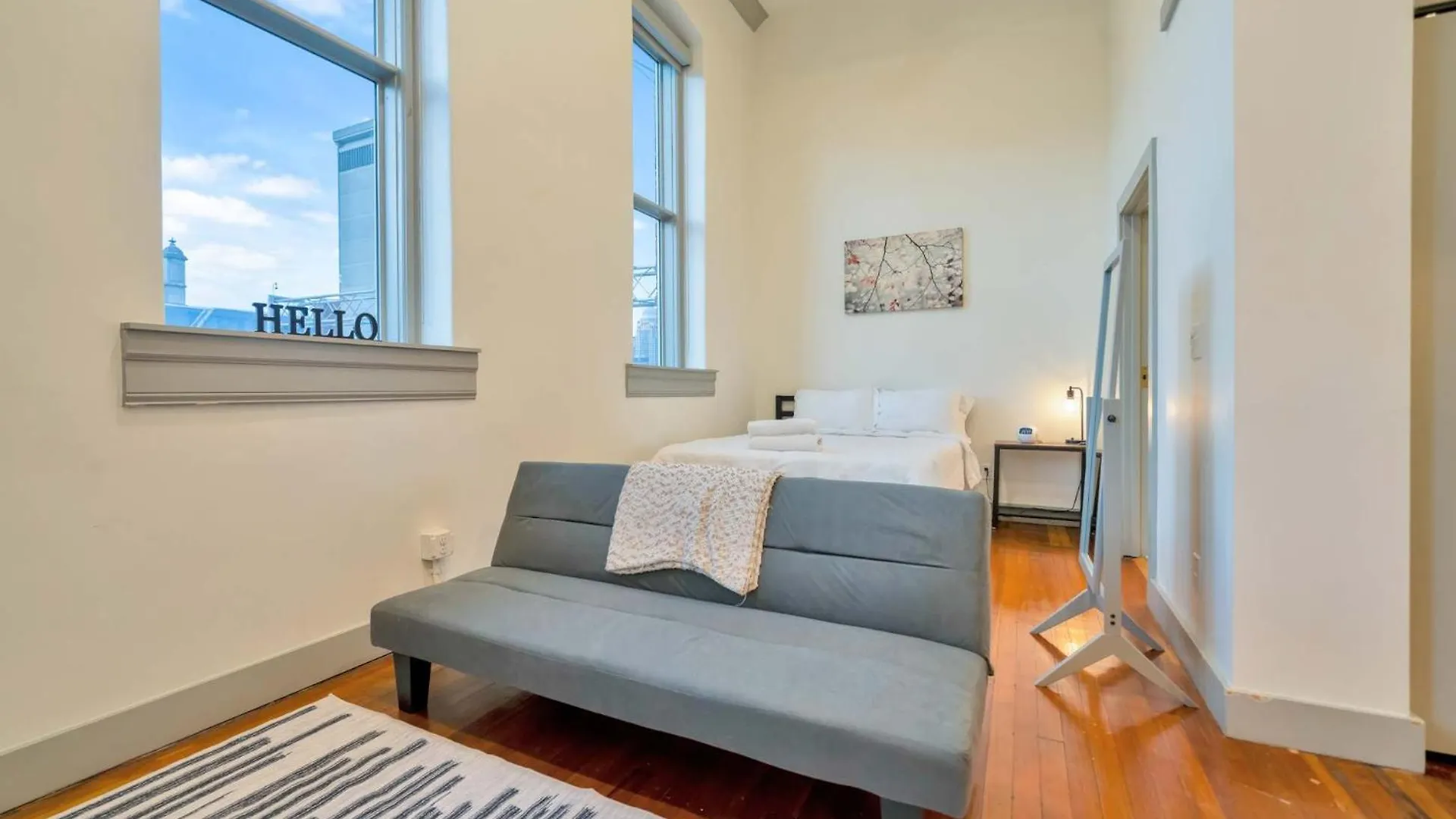 Bright And Modern Studio In Louisville # 307