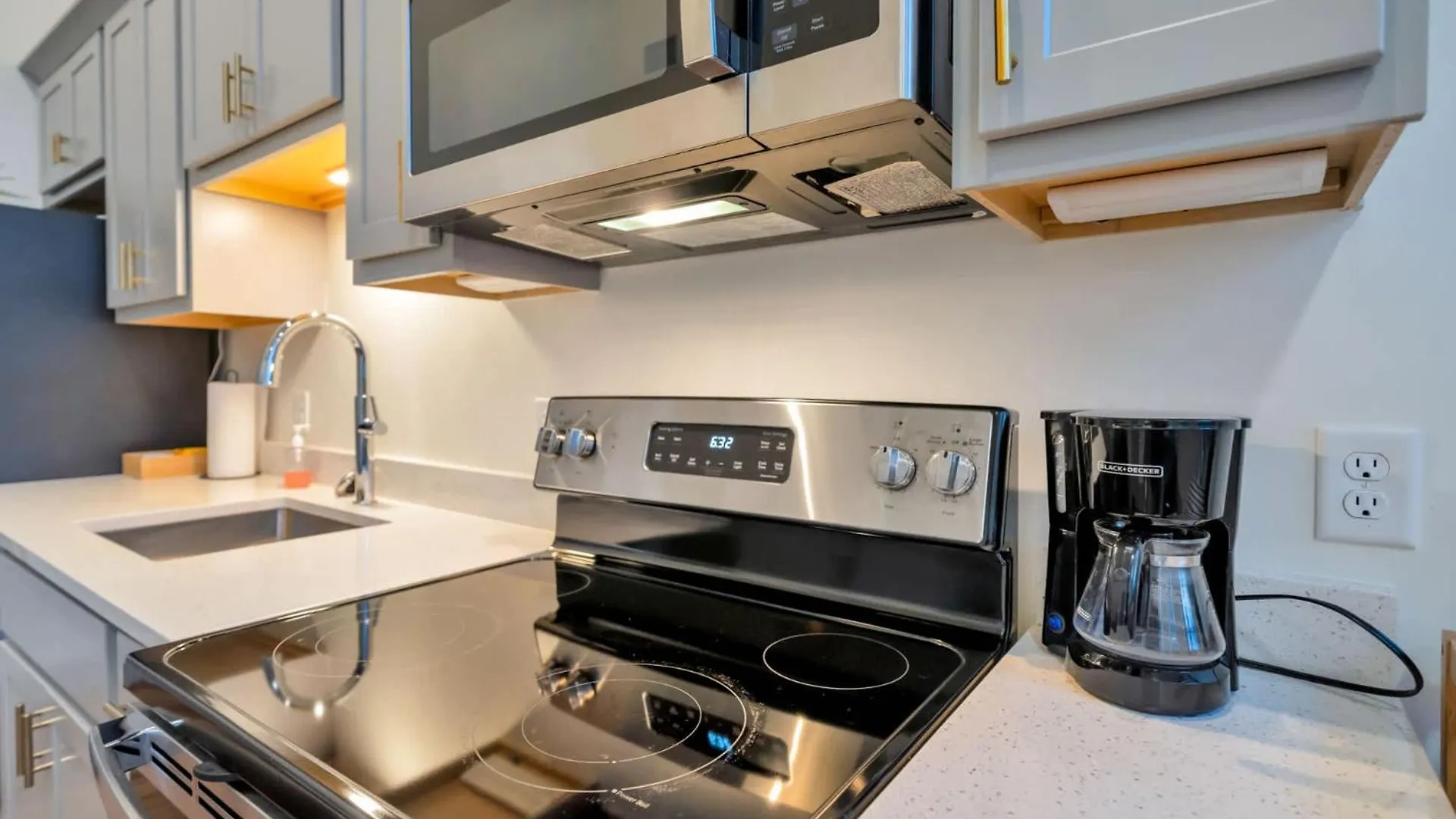 Bright And Modern Studio In Louisville # 307 شقة